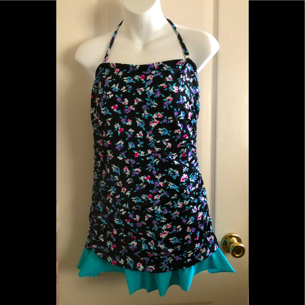 Mi Amo one piece bath suite with skirt